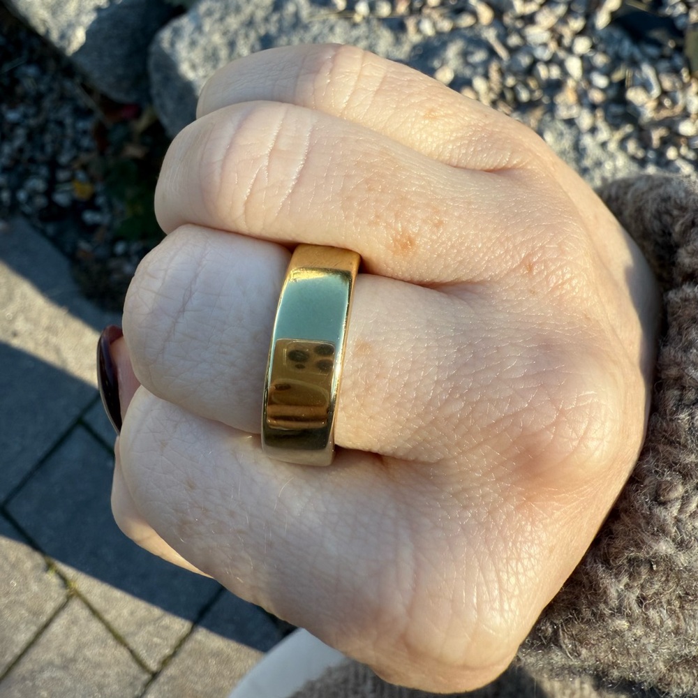 Gently used Gen 3 Horizontal Oura Ring size 9 Gold